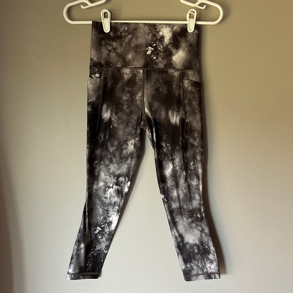 Athleta Salutation Capri Women’s Grey Athletic Leggings - Picture 1 of 7